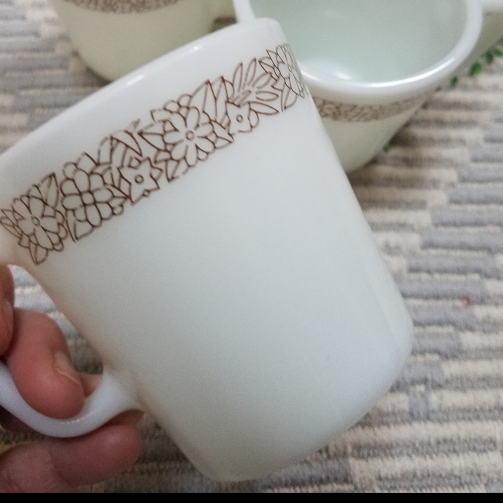 Pyrex cups - Picture 5 of 7